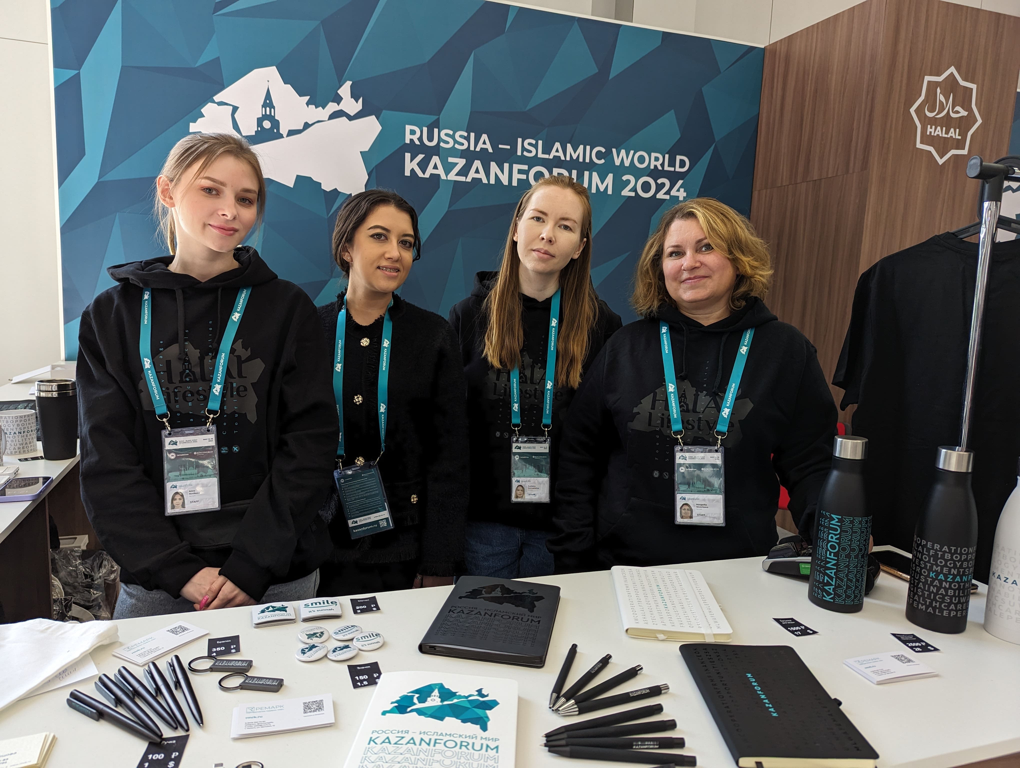 Представили мерч XV Международного экономического форума «Россия — Исламский мир: KAZANFORUM»